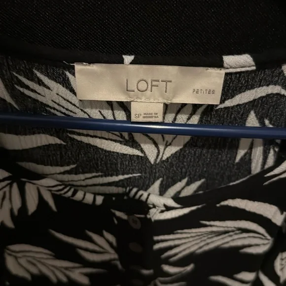 Loft Petite Blouse – Size Small – Stylish & Chic – $15! - Picture 2 of 3